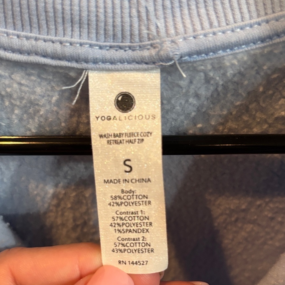 Yogalicious Baby Blue 3/4 zipped pullover - Picture 2 of 4